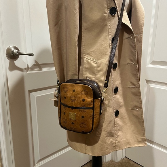 MCM VINTAGE COGNAC VISETOS SLING BAG - Picture 15 of 16